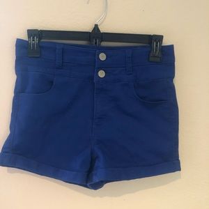 Size 5 in juniors by the brand love fire.